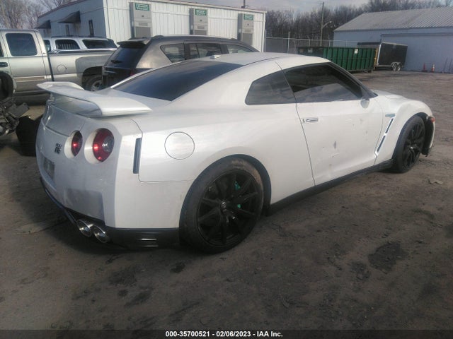 2015 Nissan GT-R, VIN: JN1AR5EFXFM280762