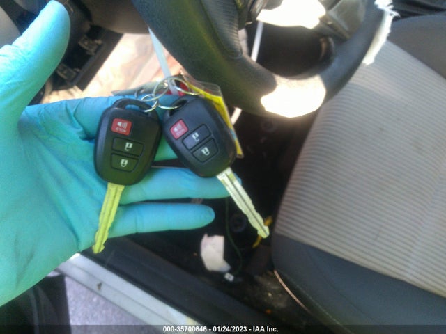 2015 TOYOTA RAV4 XLE VIN: 2T3WFREV3FW200165