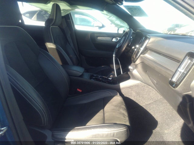 2020 Volvo XC40, VIN: YV4162UM7L2336021