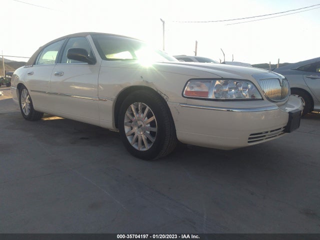 Lincoln Town Car Signature 2007 1LNHM81W97Y618787 zdjęcie główne