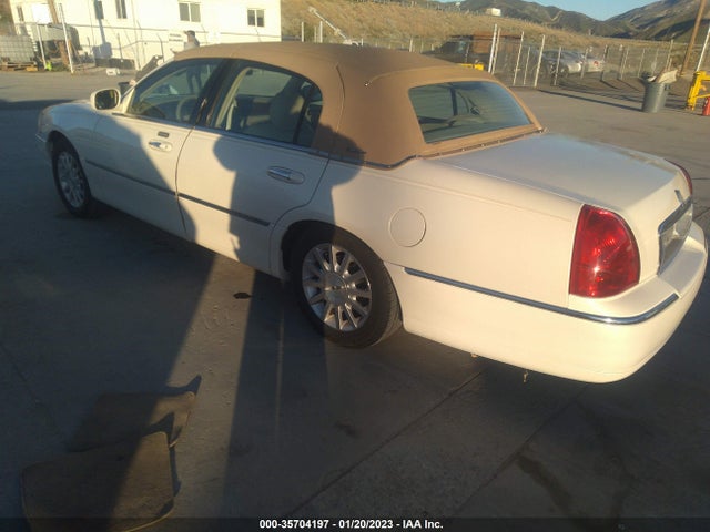 Lincoln Town Car Signature 2007 1LNHM81W97Y618787 Image 4