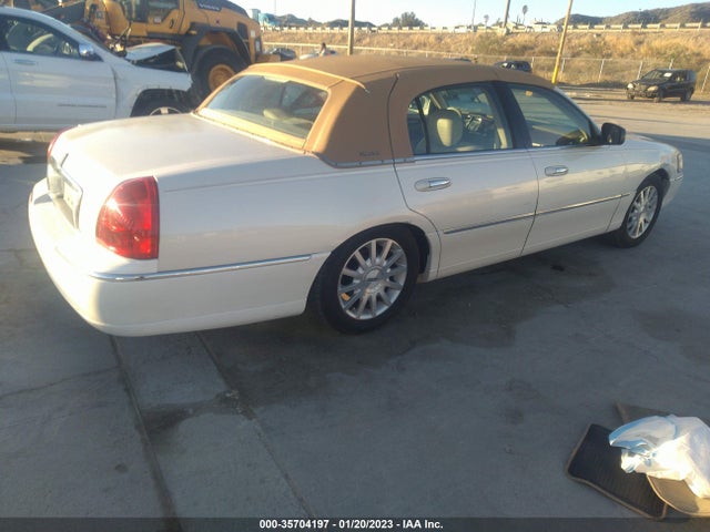 Lincoln Town Car Signature 2007 1LNHM81W97Y618787 Image 5