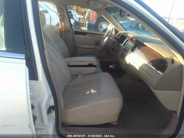 Lincoln Town Car Signature 2007 1LNHM81W97Y618787 Image 6