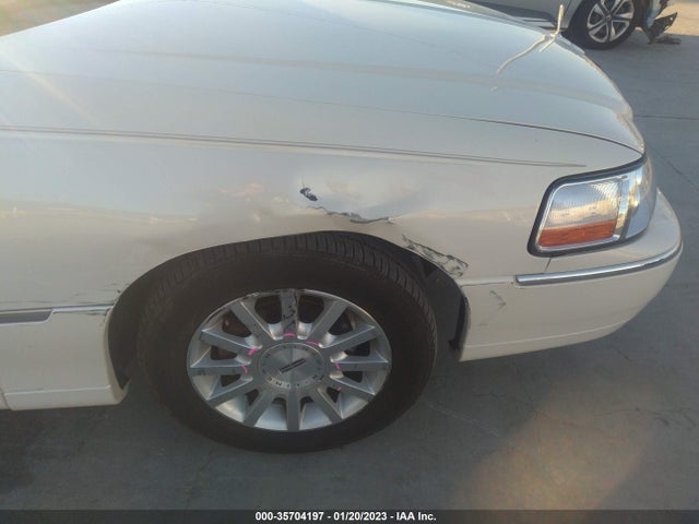 Lincoln Town Car Signature 2007 1LNHM81W97Y618787 Image 7