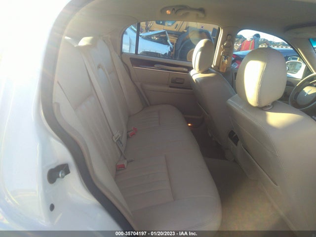 Lincoln Town Car Signature 2007 1LNHM81W97Y618787 Image 9