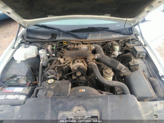 Lincoln Town Car Executive 2001 1LNHM81WX1Y712667 Image 11