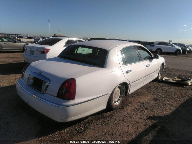 Lincoln Town Car Executive 2001 1LNHM81WX1Y712667 Image 5