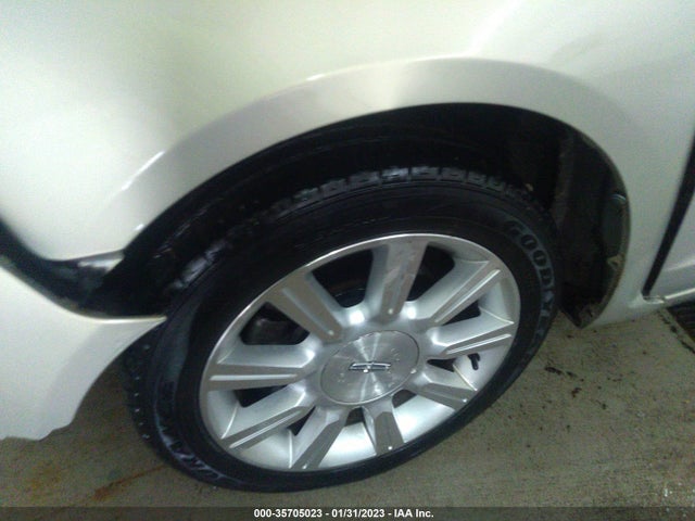 Lincoln MKZ 2010 3LNHL2GC7AR647563 Image 4