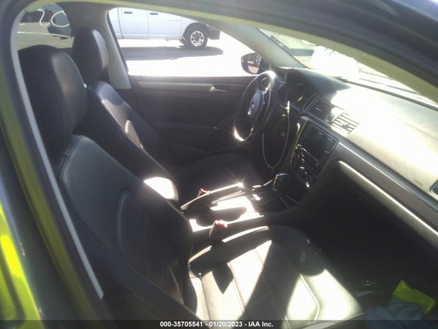 1VWDT7A30HC049510 Volkswagen Passat R-line W/comfort Pkg