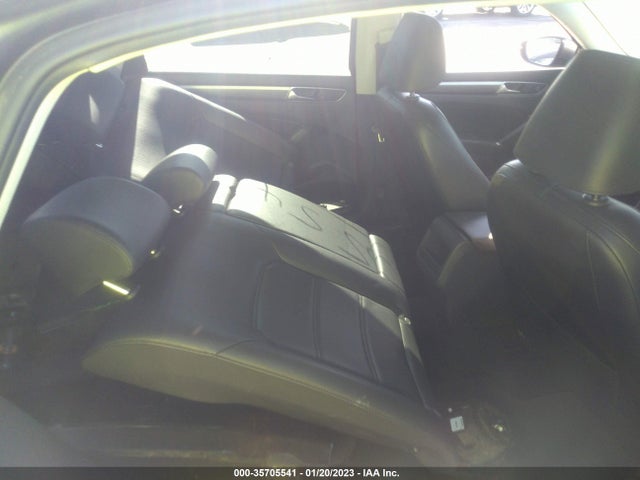 1VWDT7A30HC049510 Volkswagen Passat R-line W/comfort Pkg