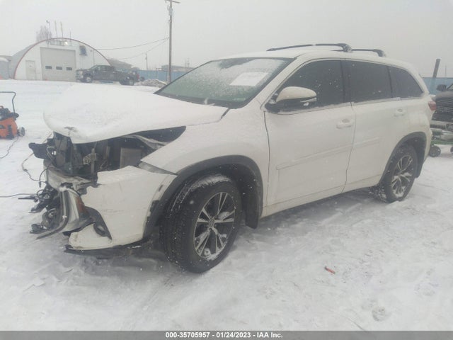 Toyota Highlander Le 2018 5TDBZRFH3JS909610 Image 2