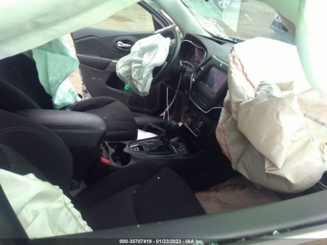 1C4PJLCB2KD220455 Jeep Cherokee Latitude
