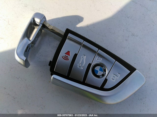 BMW 8 Series 840i 2022 WBAGV4C02NCG91072 Image 3