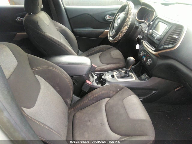 2018 Jeep Cherokee, VIN: 1C4PJLCB5JD542425