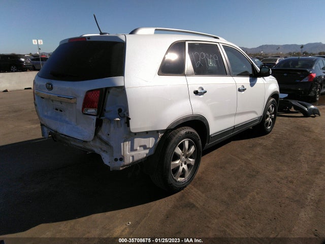 2013 KIA SORENTO LX VIN: 5XYKT3A67DG413294