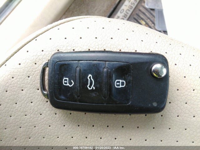 1VWAT7A35FC053942 Volkswagen Passat 1.8t Wolfsburg Ed