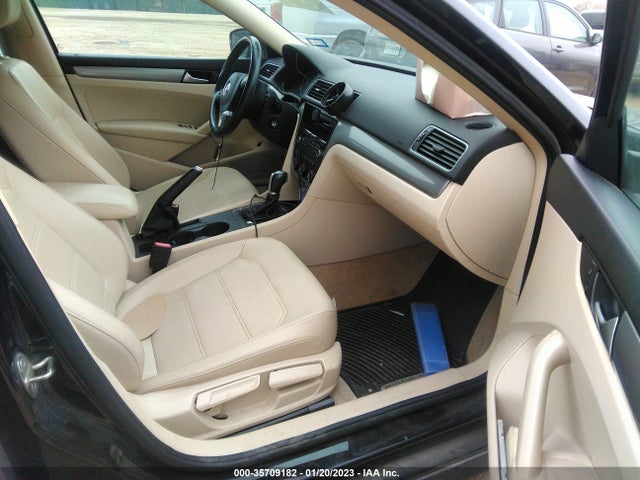 1VWAT7A35FC053942 Volkswagen Passat 1.8t Wolfsburg Ed