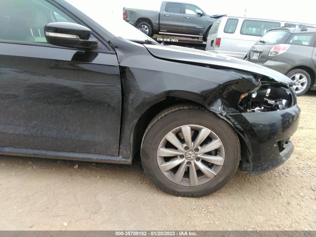 1VWAT7A35FC053942 Volkswagen Passat 1.8t Wolfsburg Ed