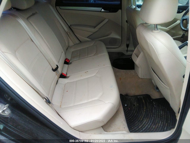 1VWAT7A35FC053942 Volkswagen Passat 1.8t Wolfsburg Ed