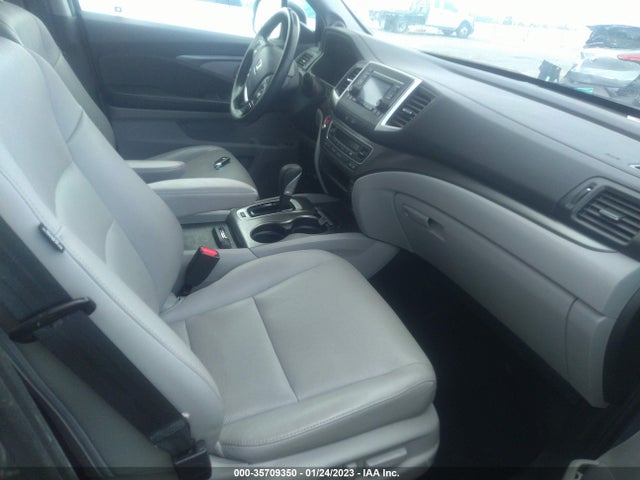 2017 Honda Ridgeline, VIN: 5FPYK3F52HB012091