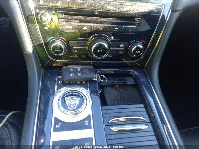 Jaguar XJ 2013 SAJWJ2GD7D8V44368 Image 3