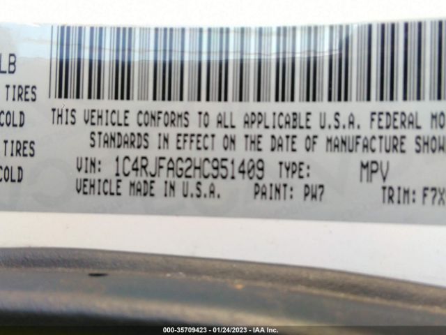 1C4RJFAG2HC951409 Jeep Grand Cherokee Laredo