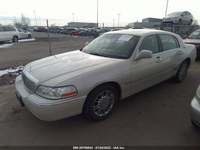 Lincoln Town Car 2006 1LNHM82V06Y612025 Image 2