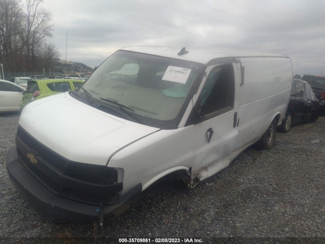 Chevrolet EXPRESS CARGO VAN 2018 1GCZGGFGXJ1214361 Image 2