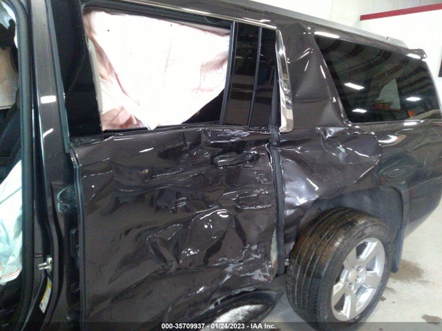 2017 Chevrolet Suburban, VIN: 1GNSKHKCXHR361405