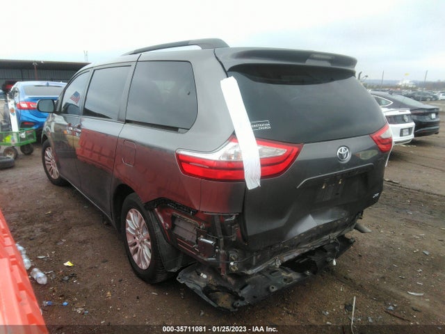 2017 Toyota Sienna, VIN: 5TDYZ3DC2HS796922