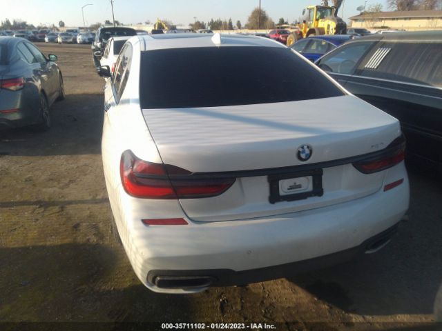 WBA7F0C35HGM21828 BMW 7 Series 750i