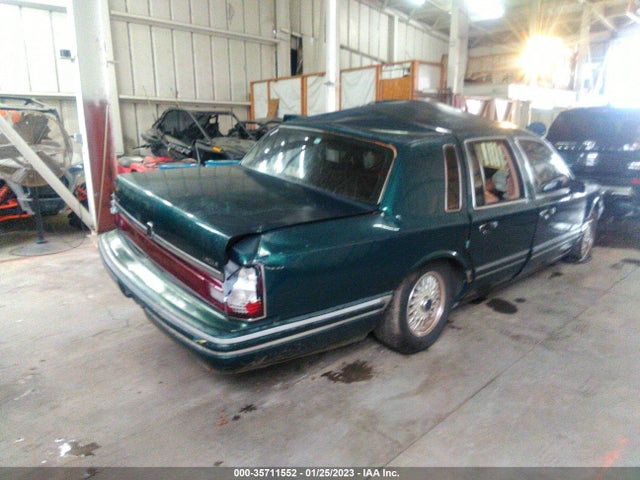 1994 LINCOLN TOWN CAR SIGNATURE/TOURNAMENT VIN: 1LNLM82W8RY621806