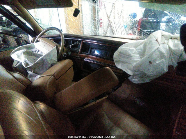 1994 LINCOLN TOWN CAR SIGNATURE/TOURNAMENT VIN: 1LNLM82W8RY621806