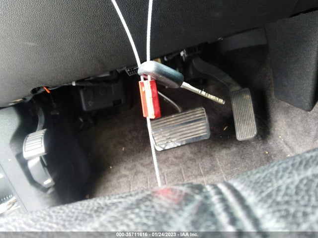 GMC YUKON SLT 2013 1GKS1CE00DR102016 Image 3