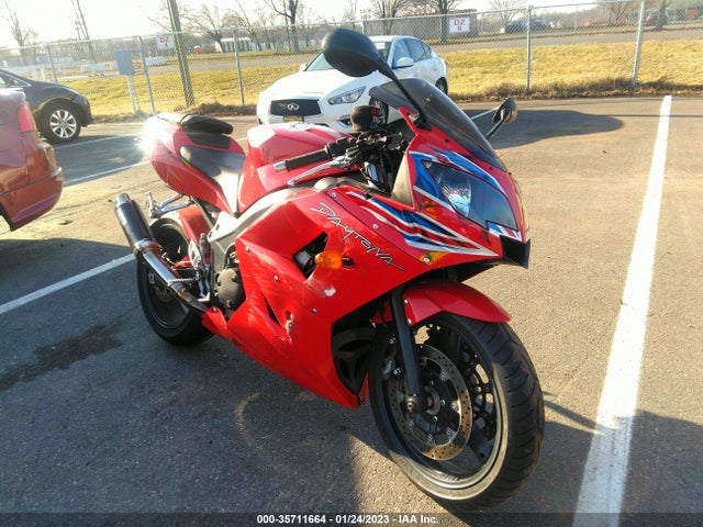 2004 TRIUMPH MOTORCYCLE DAYTONA 600 VIN: SMT810GM14J190840