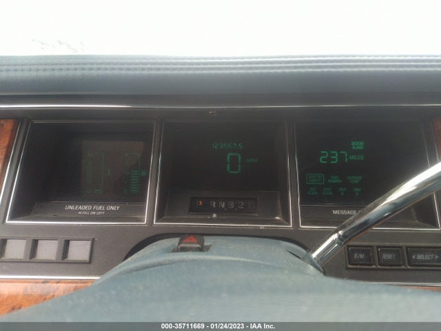 Lincoln Town Car Executive 1993 1LNLM81W4PY661167 Image 8