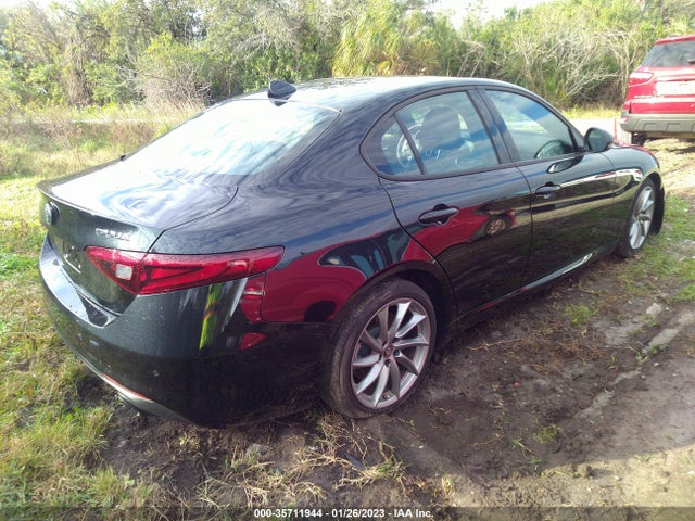 2022 Alfa Romeo Giulia, VIN: ZARFAMAN7N7655656