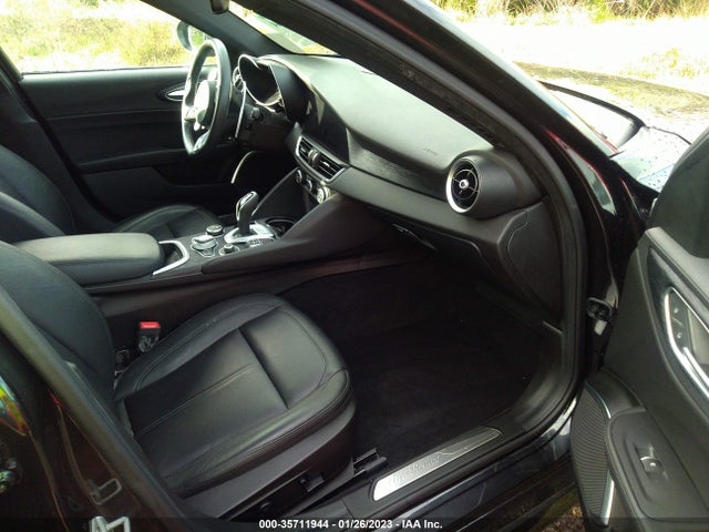 2022 Alfa Romeo Giulia, VIN: ZARFAMAN7N7655656