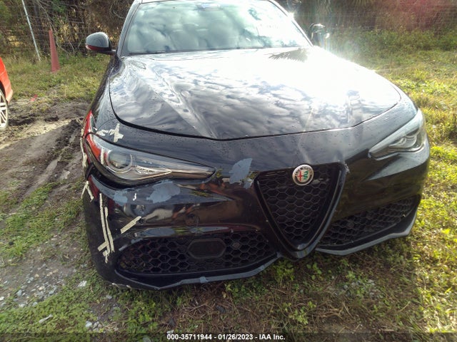 2022 Alfa Romeo Giulia, VIN: ZARFAMAN7N7655656