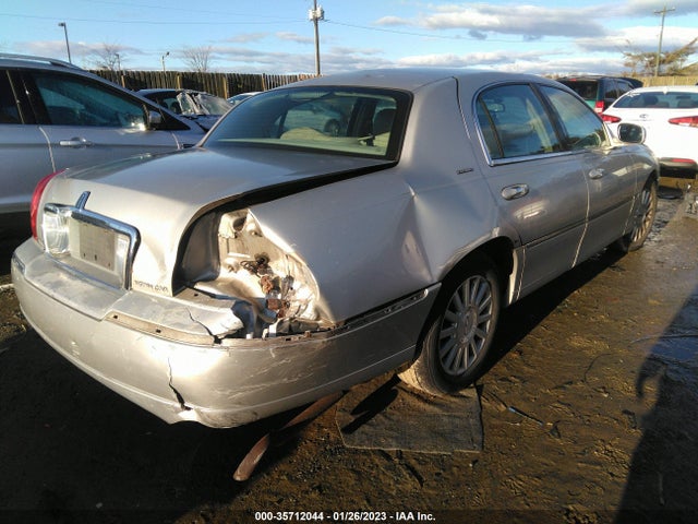 Lincoln Town Car Executive 2003 1LNHM81W03Y655849 Image 5