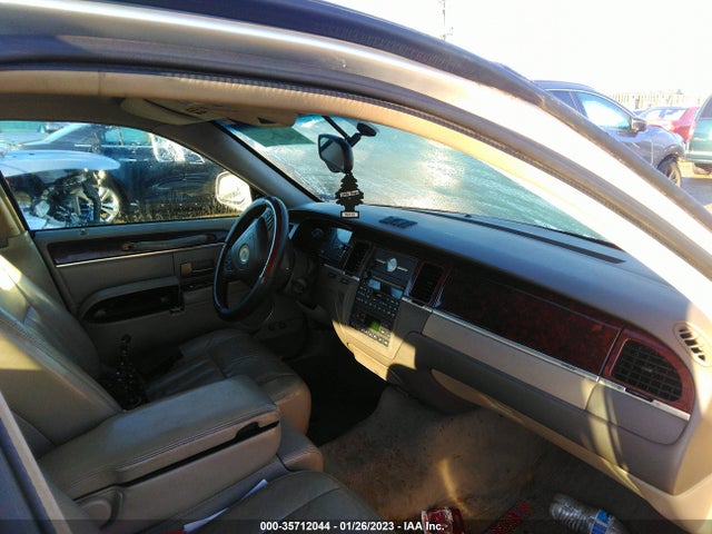 Lincoln Town Car Executive 2003 1LNHM81W03Y655849 Image 6