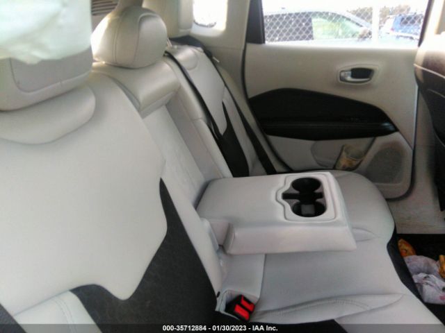 3C4NJDBB8JT114826 Jeep Compass Latitude
