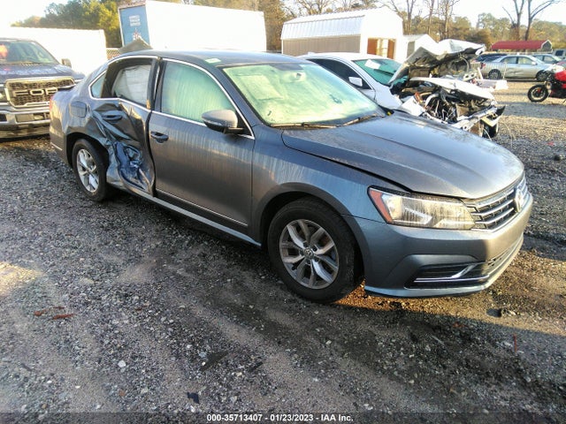 2016 Volkswagen Passat, VIN: 1VWAT7A35GC056017