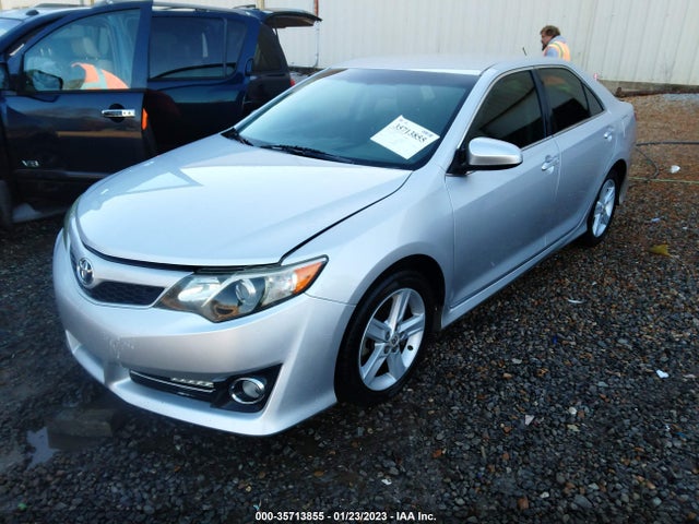 35713855 :رقم المزاد ، 4T1BF1FK3DU221964 vin ، 2013 Toyota Camry Se مزاد بيع