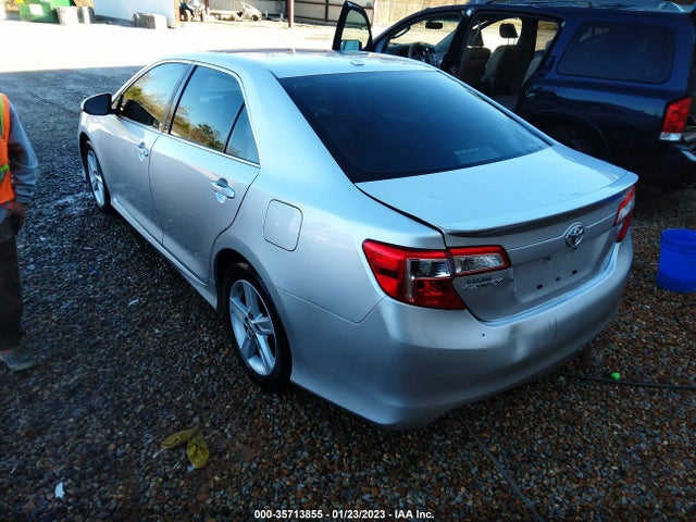 35713855 :رقم المزاد ، 4T1BF1FK3DU221964 vin ، 2013 Toyota Camry Se مزاد بيع