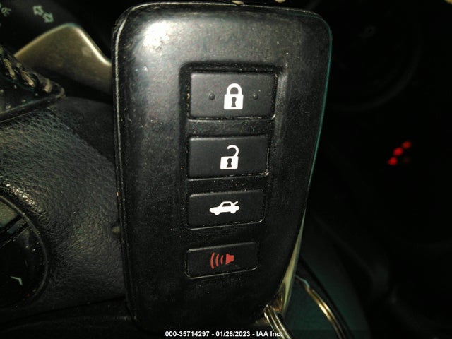 Lexus IS 200T 2016 JTHBA1D25G5022773 Image 3