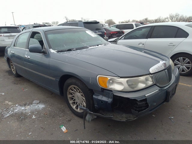 Lincoln Town Car Signature 1999 1LNHM82W2XY694110 главное изображение