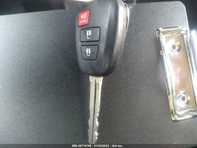 2017 Toyota RAV4, VIN: JTMBFREV0HJ128292
