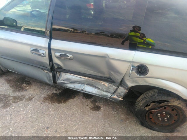 Chrysler Town & Country 2004 1C4GP45R04B577159 Image 7