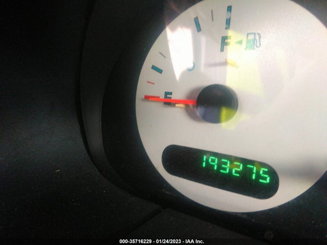 Chrysler Town & Country 2004 1C4GP45R04B577159 Image 8